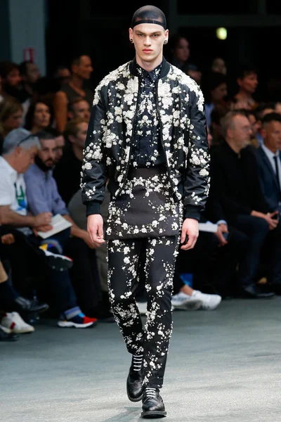 Look 61